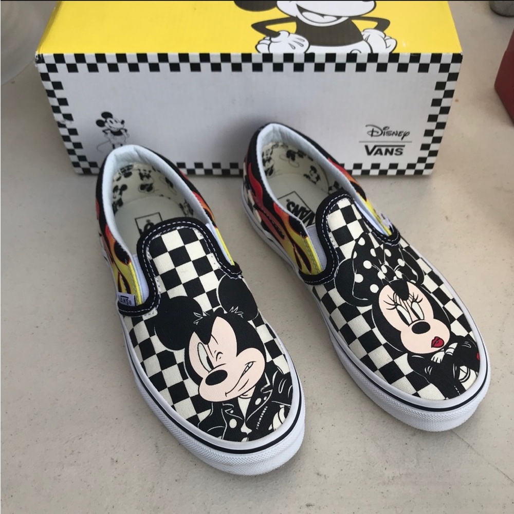 New never worn kids Vans in size 1 1/2. Unisex